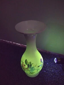 VICTORIAN OPALINE MILK URANIUM GLASS VASE HAND PAINTED & ENAMELLED FLORAL DESIGN - Picture 1 of 16