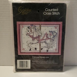 Karussell Pferd gezählt Kreuzstich Set 60354 Goldene Biene Hefter rosa Rahmen - Bild 1 von 4