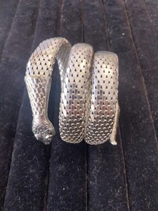 Brazalete Brazalete Serpiente Triple Bobina Vintage Tono Plata Escala Flexible Ajustable - Imagen 1 de 3