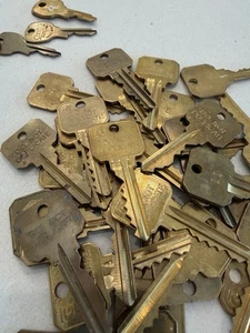 Lote de 37 llaves - Hogar para manualidades, arte o coleccionar - Imagen 1 de 2