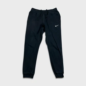 Nike Sportswear Sweatpants Mens Medium Black Swoosh Taper Leg Fleece Jogger - Picture 1 of 11