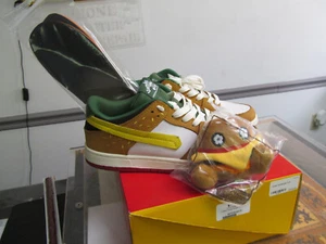 Size 9 - Vandy The Pink Burger Dunk with Plushy Toy NEW WITH BOX - Picture 1 of 11