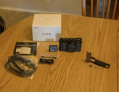 Cámara Fujifilm X-E5 con extras - NEGRA -LN - obturador 559 unidades Foto 1 de 4