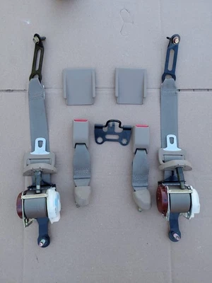 2004 Toyota Tacoma Oak Extended Cab Seat Belt Buckle/latch Complete Pair - Image 1 of 4