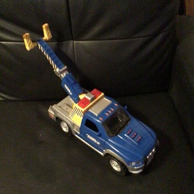 Camión de remolque Tonka 24 horas servicio en carretera - juguete grande con pluma móvil (sin baterías) Foto 1 de 4