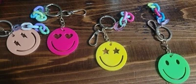 Hippie, Llavero Cara Smiley, Rayo, Estrella, Corazón, Retro, Rosa, Verde, Foto 1 de 4