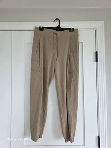Wunderschöne khakifarbene Athleta Reise Sport Hose elastischer Bund und Bündchen Größe 8 - Bild 1 von 4