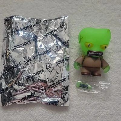 Morbo Kidrobot Futurama Universe X Series 1 Mini 3" Vinyl Figure Open To Reveal  - Image 1 of 4