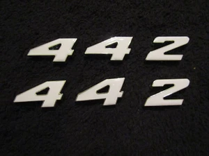 OLDSMOBILE 442 ENGINE ID FENDER HOOD SCOOP QUARTER PANEL EMBLEMS - WHITE - Picture 1 of 1