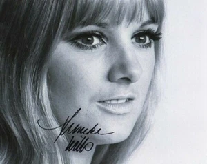Doctor Who Autograph: ANNEKE WILLS (The War Machines) Signed Photo - Picture 1 of 1