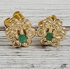 Vintage 14K Yellow Gold Emerald Stud Earrings Flower Green Gemstone Pretty Lux - Picture 1 of 10