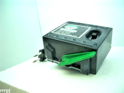 MODEL POWER GERMAN 5.5 VA 220V POWER PACK #1250 - Image 1 of 3