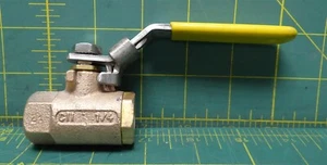 Válvula de bola en línea de latón Apollo Conbraco C11 1/4" de diámetro 600 WOG operación manual - Imagen 1 de 5