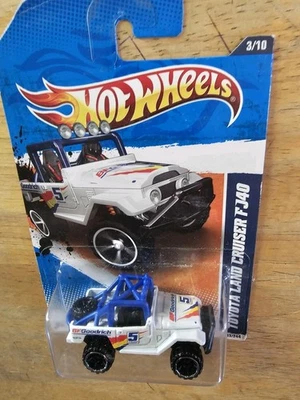 Hot Wheels TOYOTA LAND CRUISER FJ40, белый; 2011 HW Performance Series 3/10 - Изображение 1 из 4