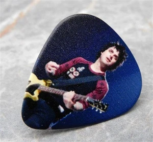 Green Day Gitarren-Plektrum Anstecknadel oder Krawattennadel - Bild 1 von 3