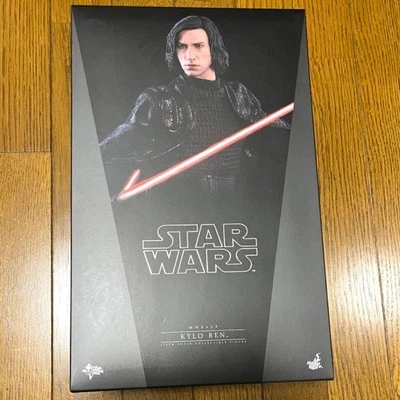 Movie Masterpiece Star Wars Kylo Ren The Last Jedi 1/6 Figure MMS438 Hot Toys - Image 1 of 4