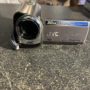 JVC Festplatten Camcorder 30GB Everio GZ-MG230U mit Akku und Ladegerät - Bild 1 von 9