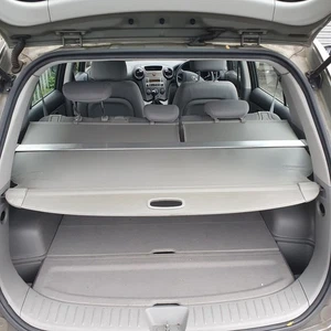 KIA CARENS MK2 ESTANTE PAQUETE RETARACTABLE CUBIERTA CARGA TRASERA GRIS 2006-2012 - Imagen 1 de 5