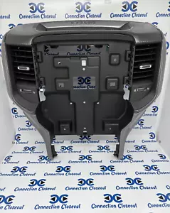 ✅ 2021- 2023 RAM 1500 Genuine Mopar Instrument Panel 12in Radio Bezel 6WQ641A1AA - Foto 1 di 5
