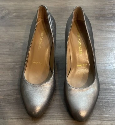 Salto cunha de estanho metálico Bruno Magli tamanho 38 1/2 - Imagem 1 de 4