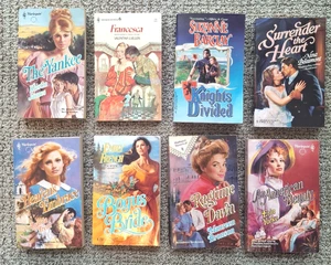 Lot of 8 Harlequin Romance Paperback Books Novels Love Lust Desire Book Lot - Foto 1 di 3