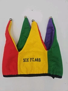 Six Flags Freizeitpark Souvenir Narrenhut mit Glocken rot gelb lila grün - Bild 1 von 4