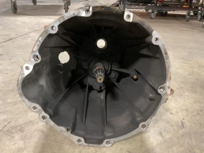 Carcasa de campana de transmisión delantera manual de 6 velocidades Jeep JK Wrangler 2007-2011 066786 Foto 1 de 4