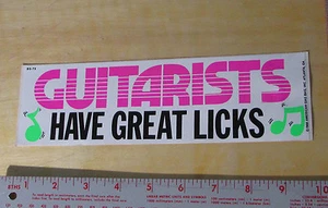 BUMPSTICKER 1988 "GUITARRISTA TIENE GRANDES LAMIDAS" Sin Usar Vintage Original AmGagBag - Imagen 1 de 5