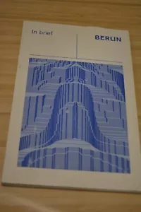 Berlin in brief 100 pages Paperback Travel Knowledge Guide, Vintage 1979 - Foto 1 di 3
