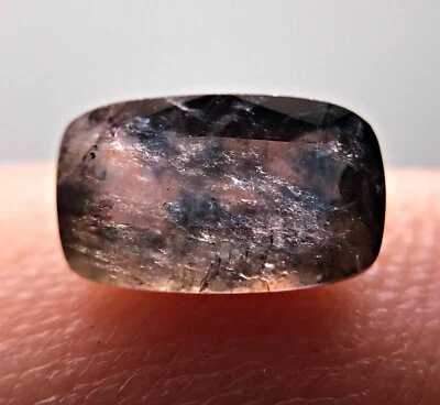 1.20 CT Axinite with blue lush cut gemstone from Pakistan - Image 1 of 4