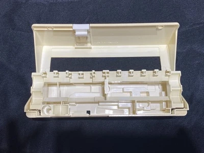 Caja de accesorios para pies prensatelas Bernina SOLO OEM PT # 001531 para modelo 1080 Foto 1 de 4