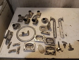 Vtg Boat Deck Cabin Parts Chrome Railing Mounts Hatch Handles Thumb Screws Perko - Foto 1 di 13