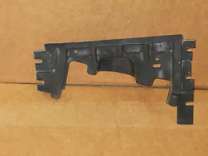 1990-1996 CORVETTE DRIVER SIDE FRONT WHEELWELL CENTER PIECE GOOD COND C4 TPI LT1 - Foto 1 di 1