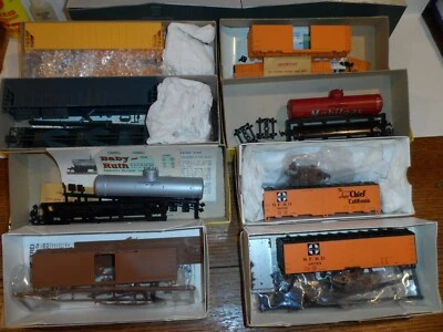 HO SCALE ROLLING STOCK KITS LOT OF 8 # 1 - Image 1 of 4