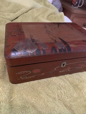 Antiga Caixa de Laca Asiática Funky Ferrugem~Plástico~Estoque~Pássaros Pintados~Caverna do Homem dos Anos 70 10” - Imagem 1 de 4