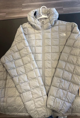 THE NORTH FACE Hombre Thermoball Eco Hoddie 2.0, Gris Fusión, Talla XL Foto 1 de 4