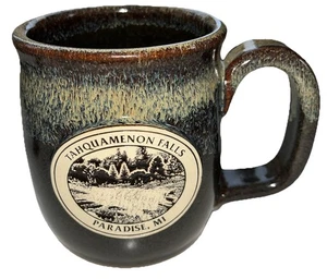 Sunset Hill Steinzeug Becher Tahquamenon Falls Handarbeit braun mit Emblem EUC - Bild 1 von 14