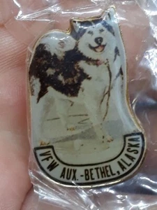 Vintage VFW Bethel Alaska Sled Dog Husky Enamel Lapel Pin Hat Pin - Picture 1 of 3