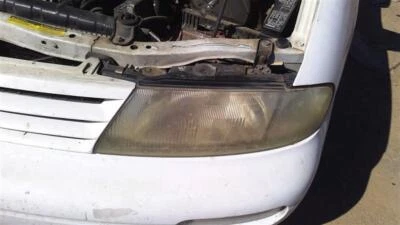 Conjunto de faros izquierdos usados se adapta a: Nissan Altima GXE L 1997. Izquierdo Grado A Foto 1 de 4