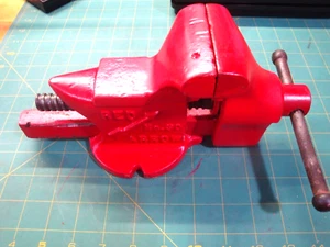 VINTAGE RED ARROW N0. 30 VISE CLEAN REPAINTED EXCELLENT CONDITION - Picture 1 of 5