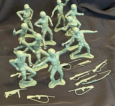 "Lote de 10 soldados americanos Louis Marx Segunda Guerra Mundial 6"" plástico verde y 12 armas" Foto 1 de 4