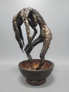 Hermosa estatua vintage de bronce soldada a mano de mujer bañándose firmada - Imagen 1 de 24