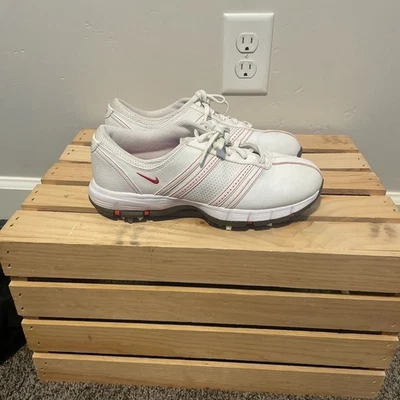 Zapatos de golf Nike Delight para mujer blancos con detalles rojos Foto 1 de 4
