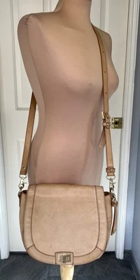 Brahmin Sonny 棕褐色皮革折叠翻盖斜挎包单肩包马鞍包 — 第 1/4 张图片