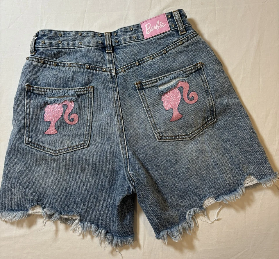 Pantalones cortos de mezclilla desgastados para mujer Barbie Forever 21 talla M llamativos lindos caprichosos  Foto 1 de 4
