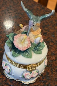 San Francisco Music Co Trinket Box Hummingbird Plays Younger Than Springtime - Picture 1 of 5