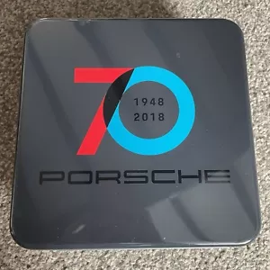 CAMISETA PORSCHE EDICIÓN COLECCIONISTA 70 AÑOS Lata Nº 12 1948 2018 Nueva Talla Pequeña - Imagen 1 de 8