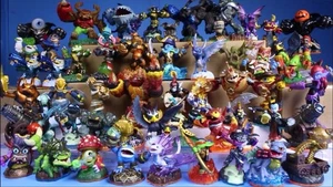 Skylanders-Figuras y portales de envío combinado sin energía - Imagen 1 de 99