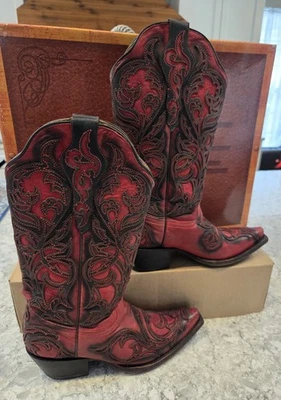 Женские ковбойские сапоги Corral 7 цвет красный черный оверлей кожа с коротким носком вестерн в коробке - Изображение 1 из 4