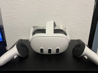 Meta Quest 3 Batman: Arkham Shadow Edition 512GB w/ controllers and box - Image 1 of 4